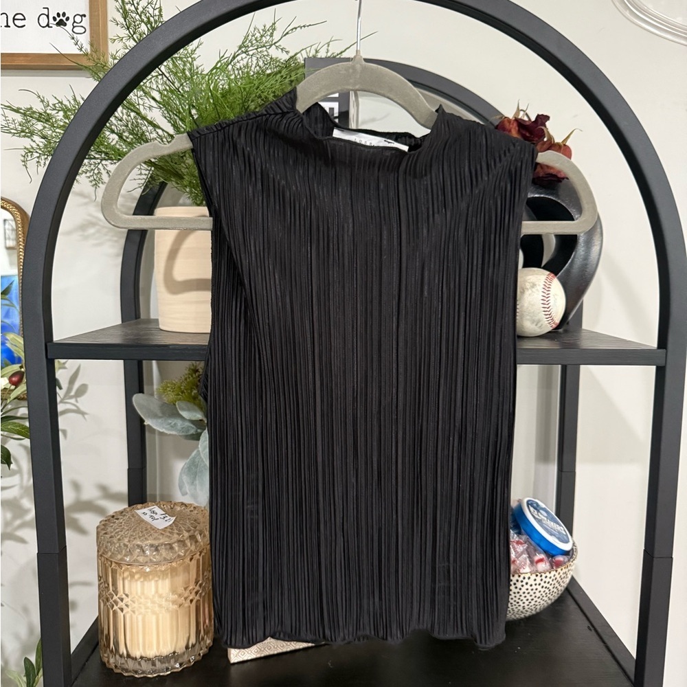Lush Black Sleeveless Pleated Blouse size xs